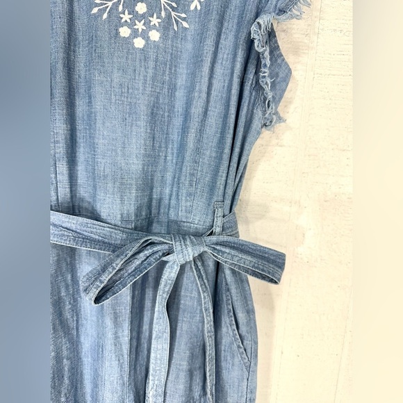 Vince Camuto embroidered denim jumpsuit flutter sleeve size M - Picture 6 of 16
